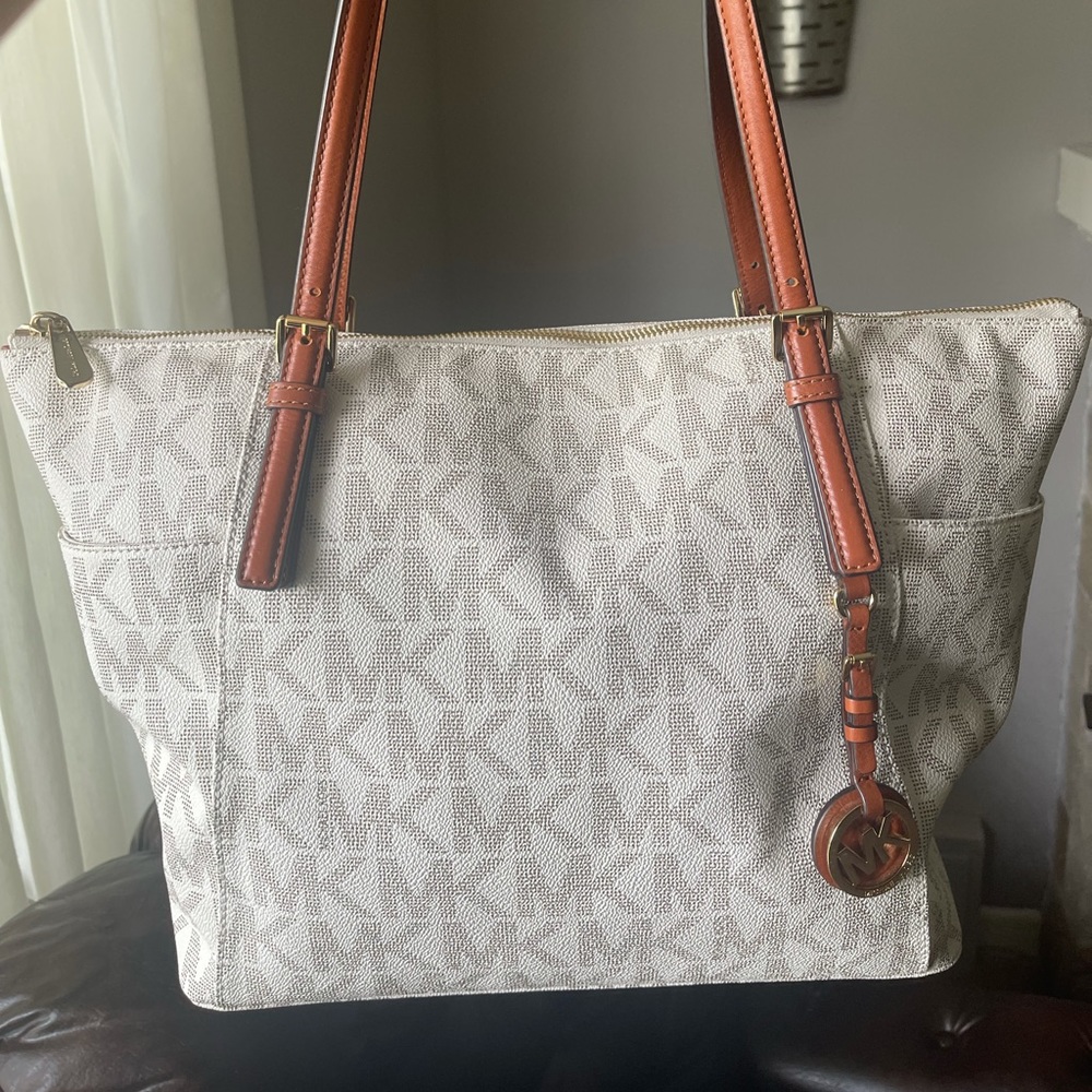 Michael kors tote zip top